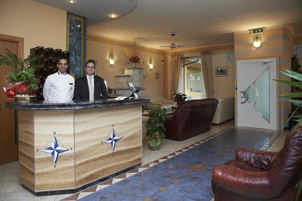 Hotel La Bussola Орта-Сан-Джулио Экстерьер фото