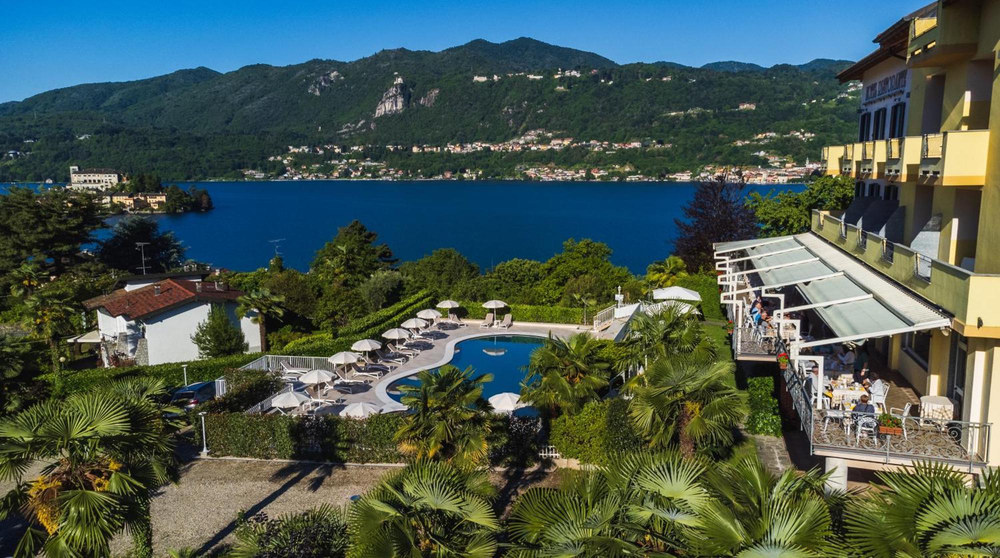 Hotel La Bussola Орта-Сан-Джулио Экстерьер фото