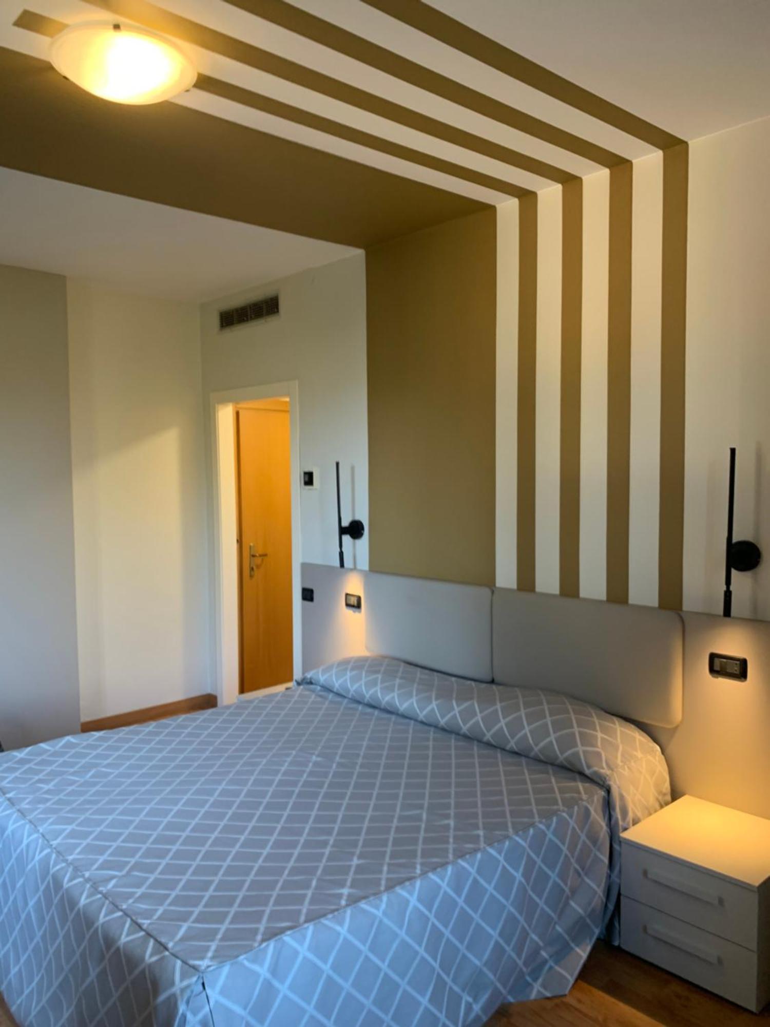 Hotel La Bussola Орта-Сан-Джулио Экстерьер фото