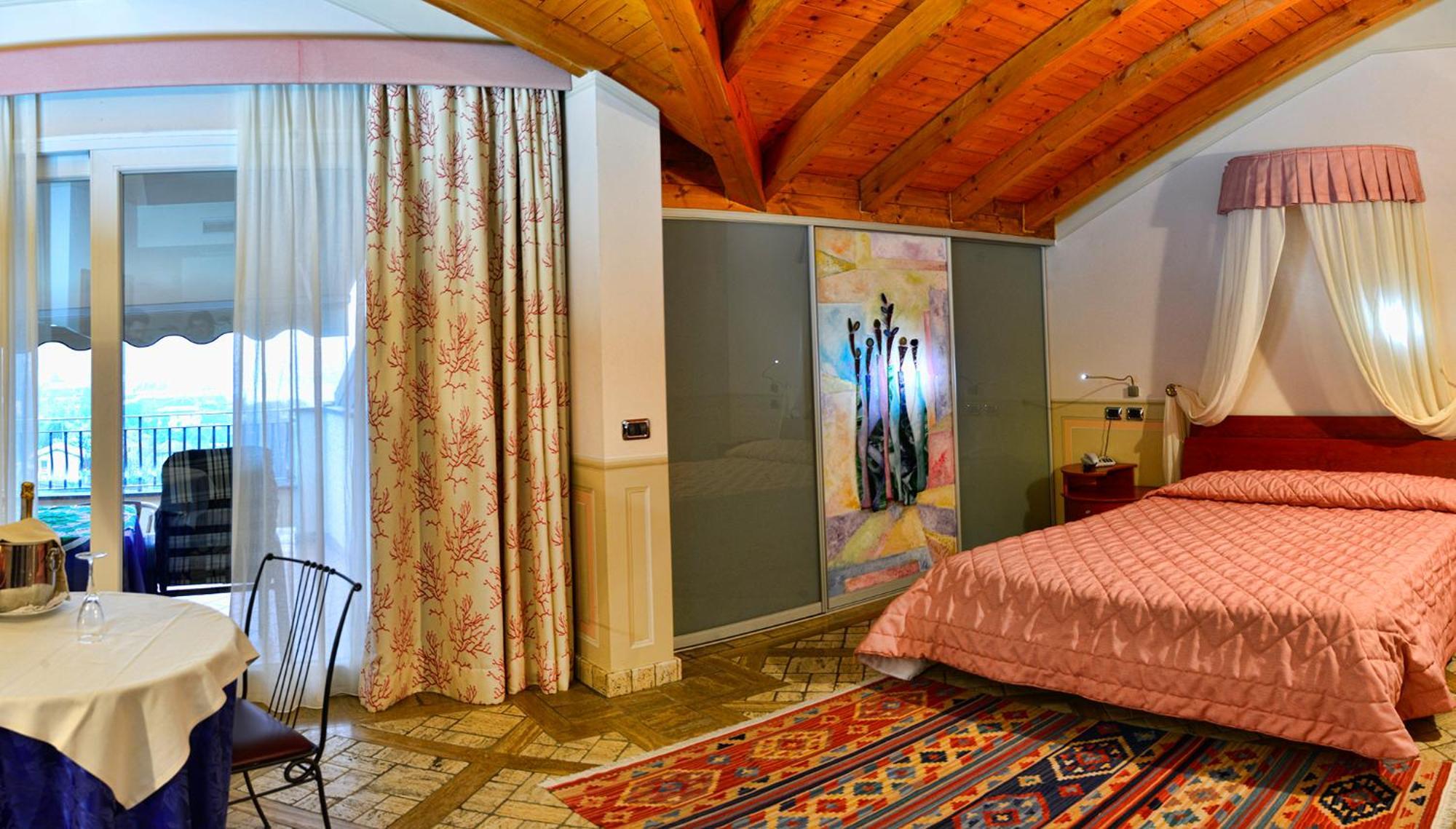 Hotel La Bussola Орта-Сан-Джулио Экстерьер фото