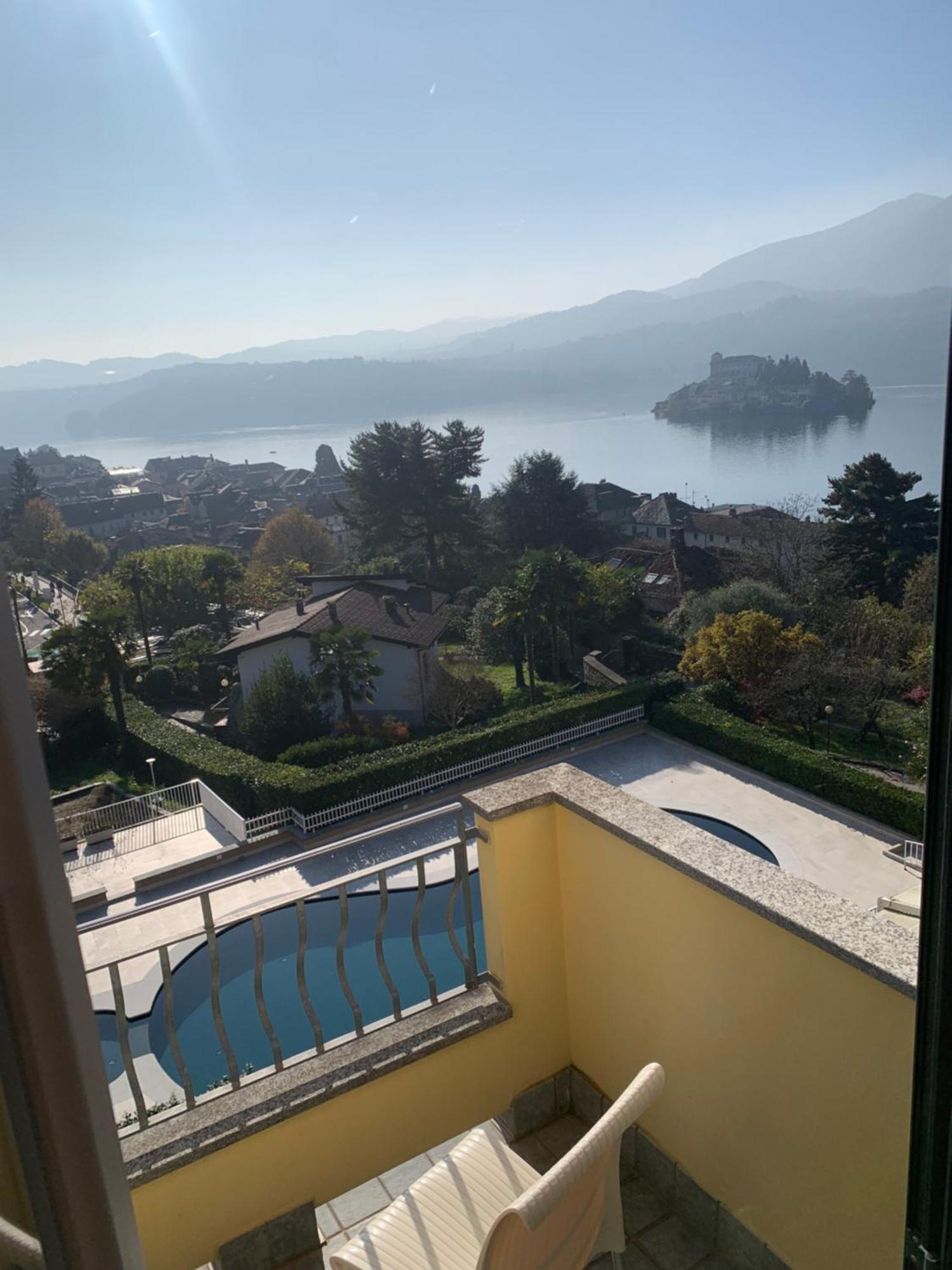 Hotel La Bussola Орта-Сан-Джулио Экстерьер фото