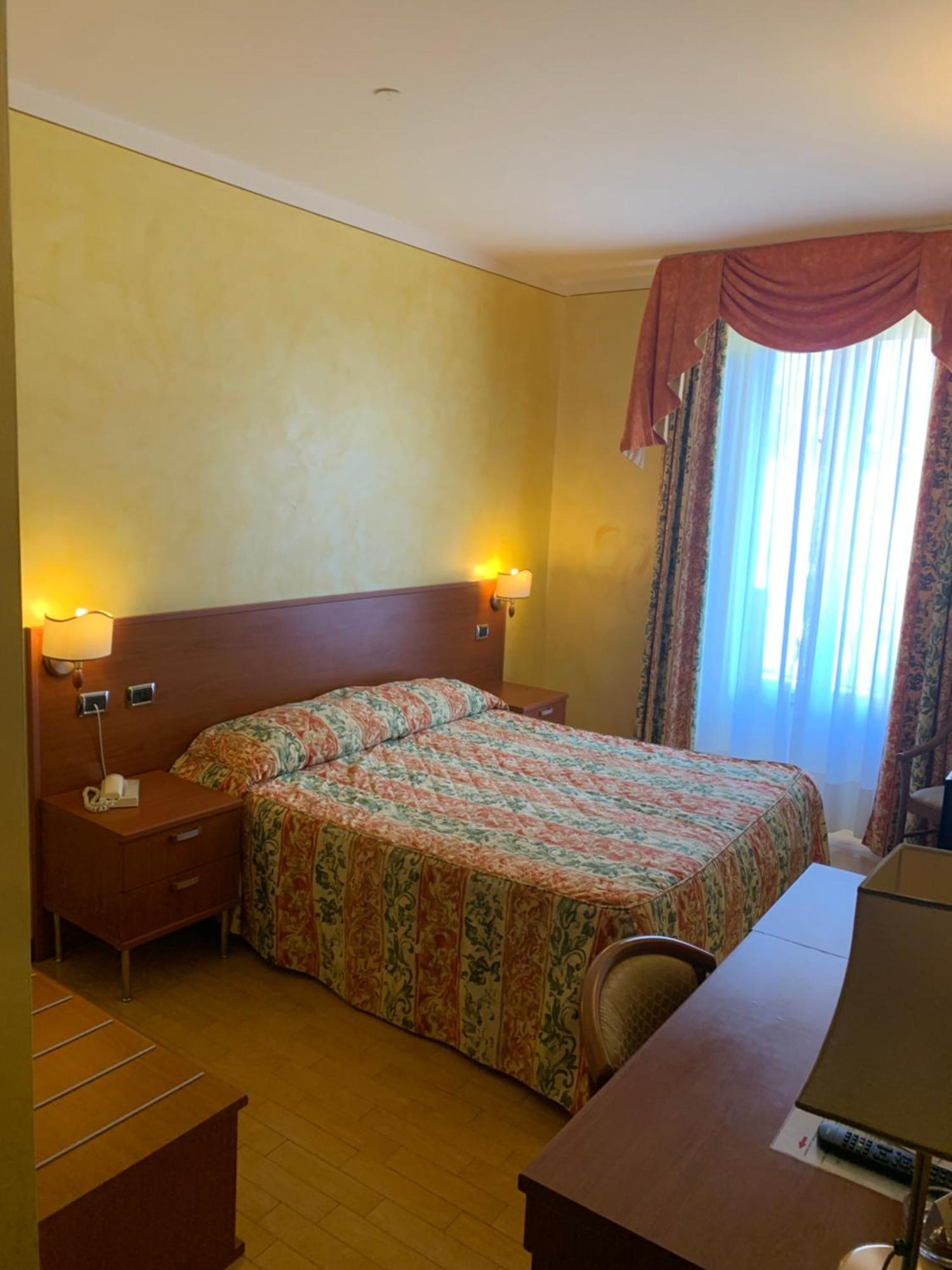 Hotel La Bussola Орта-Сан-Джулио Экстерьер фото