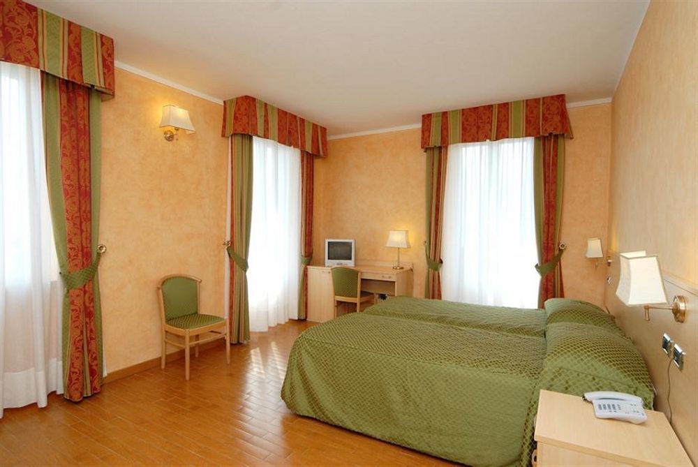 Hotel La Bussola Орта-Сан-Джулио Экстерьер фото